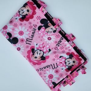 Minnie Print Fleece w/Black Dimple Minky Blanket
